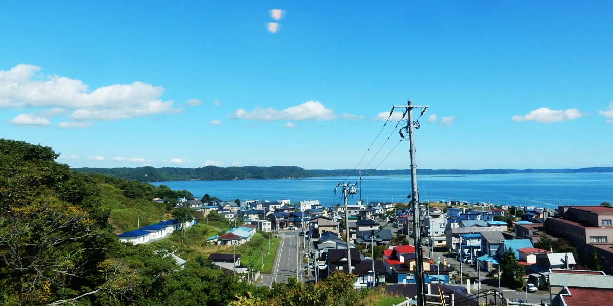 豊かな自然溢れる道東に位置する
花と味覚と歴史のまち